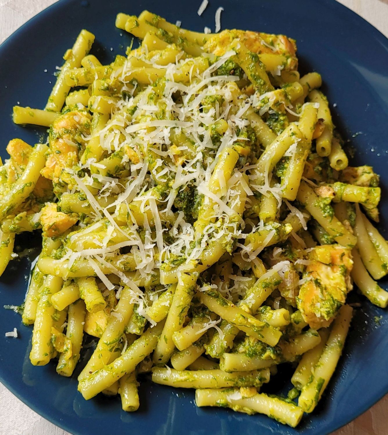 Nina's Recipes: Salmon Pasta with wild garlic (Bärlauch) - dinner after making pesto 