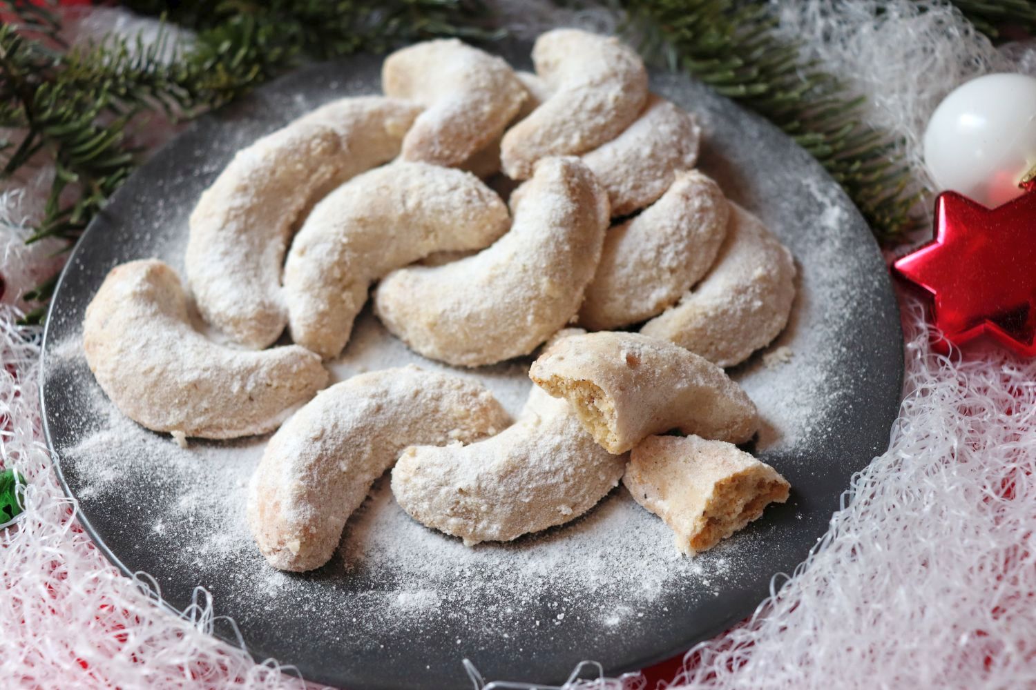 Vanillekipferl - German Vanilla Crescent Cookies - Nina&amp;#39;s Recipes