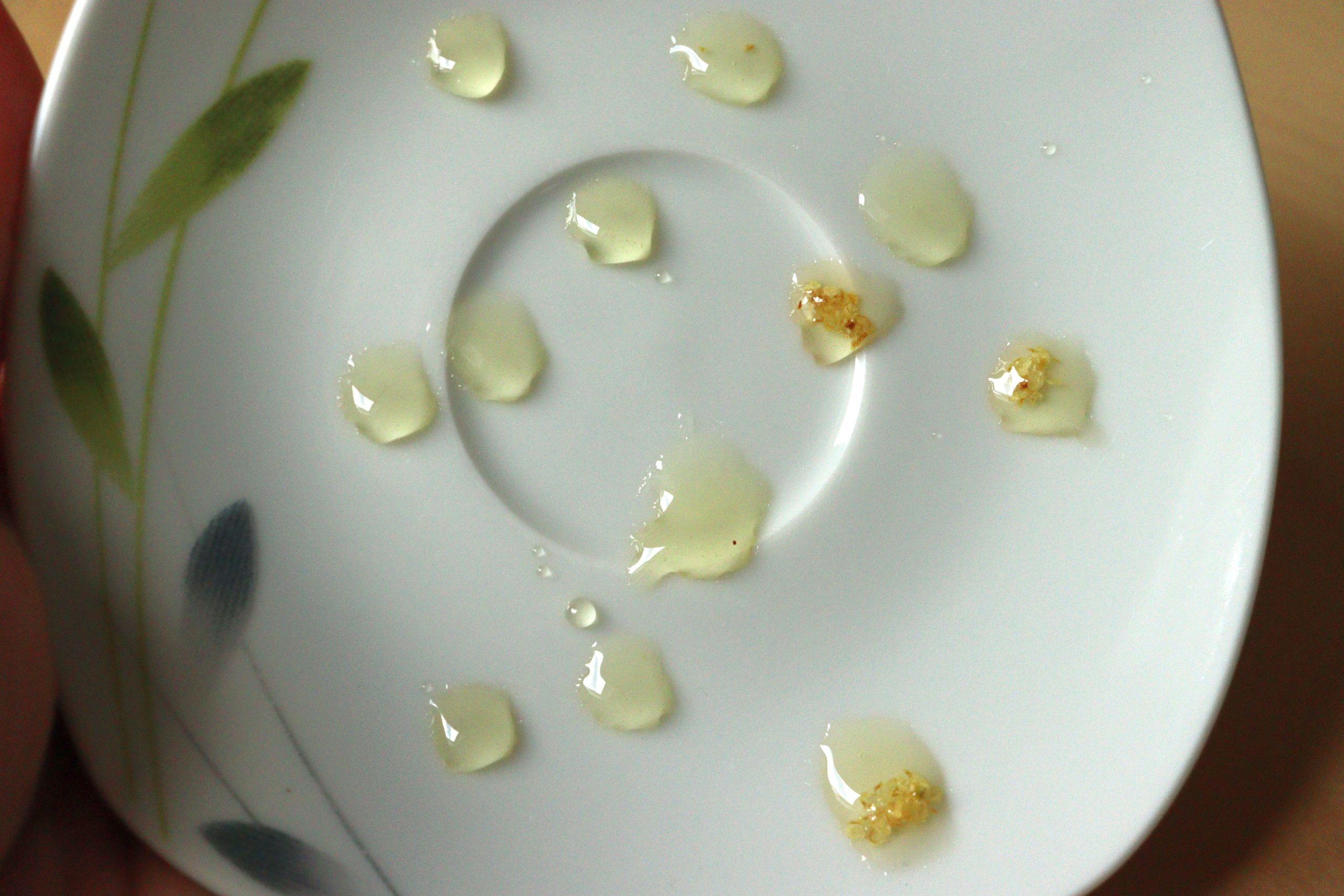 Checking the consistency of the elderflower confiture 