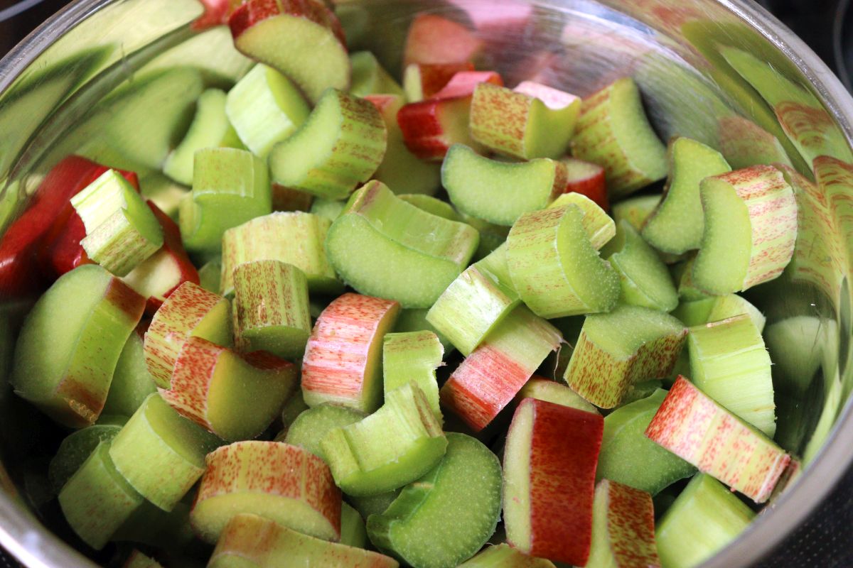 Rhubarb washed and cut in 1 cm pieces