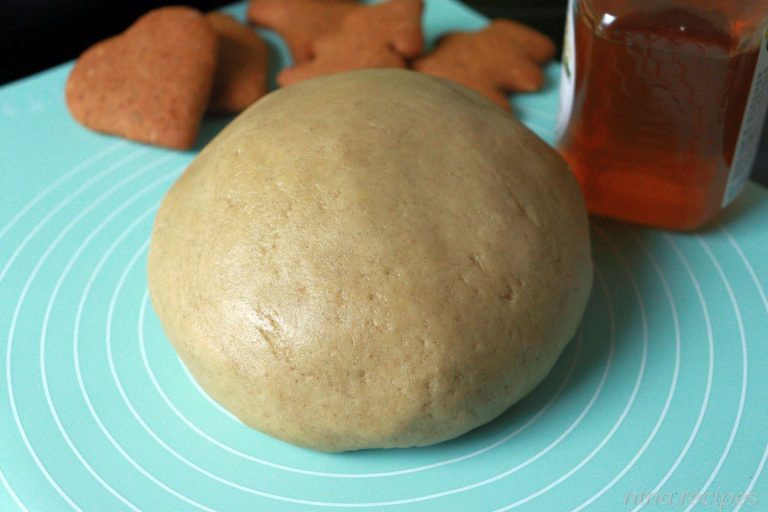 Nina Recipes: Honiglebkuchen (German Gingerbread Honey Cake) is a type of Lebkuchen (Gingerbread) where, at least half of the sweetener, needs to be honey.