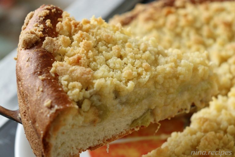 Nina Recipes: Rhubarb Crumble Cake - Rhabarber Streuselkuchen