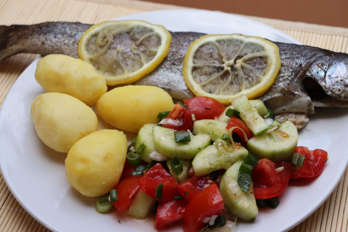 Nina Recipes: Baked trout in foil, served with boiled potatoes and tomatoes and cucumber salad