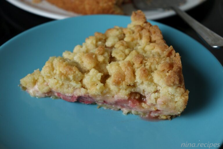 Nina Recipes: Piece of Strawberry Rhubarb Pie with crumble topping
