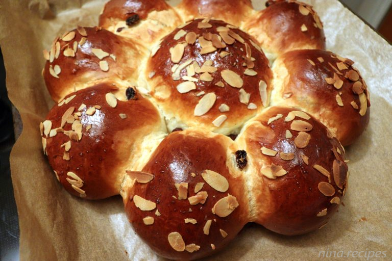Nina Recipes: Dreikönigskuchen – Three Kings’ Cake with Raisins straight out of the oven