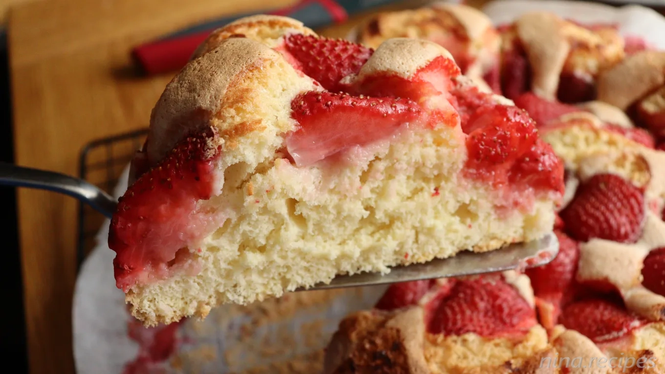 Nina's Recipes - Strawberry Biscuit Cake: delicious sponge cake with fresh strawberries