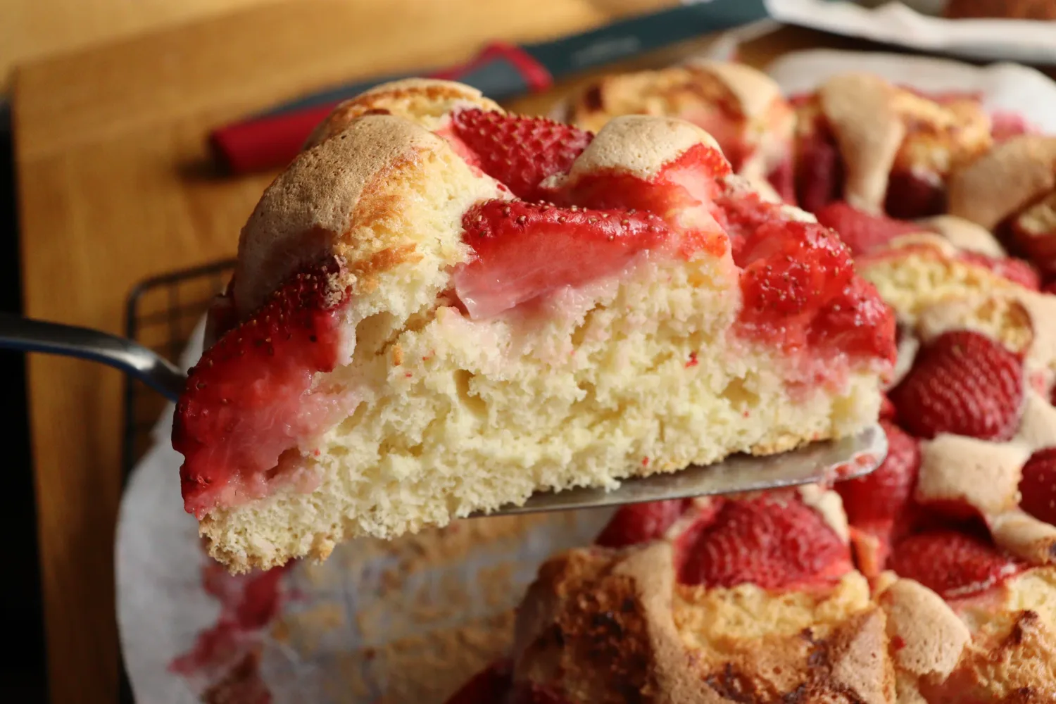 Nina's Recipes - Strawberry Biscuit Cake: delicious sponge cake with fresh strawberries