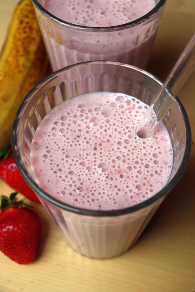 Nina's Recipes: Strawberry Banana Milkshake