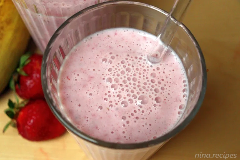Nina's Recipes: Strawberry Banana Milkshake