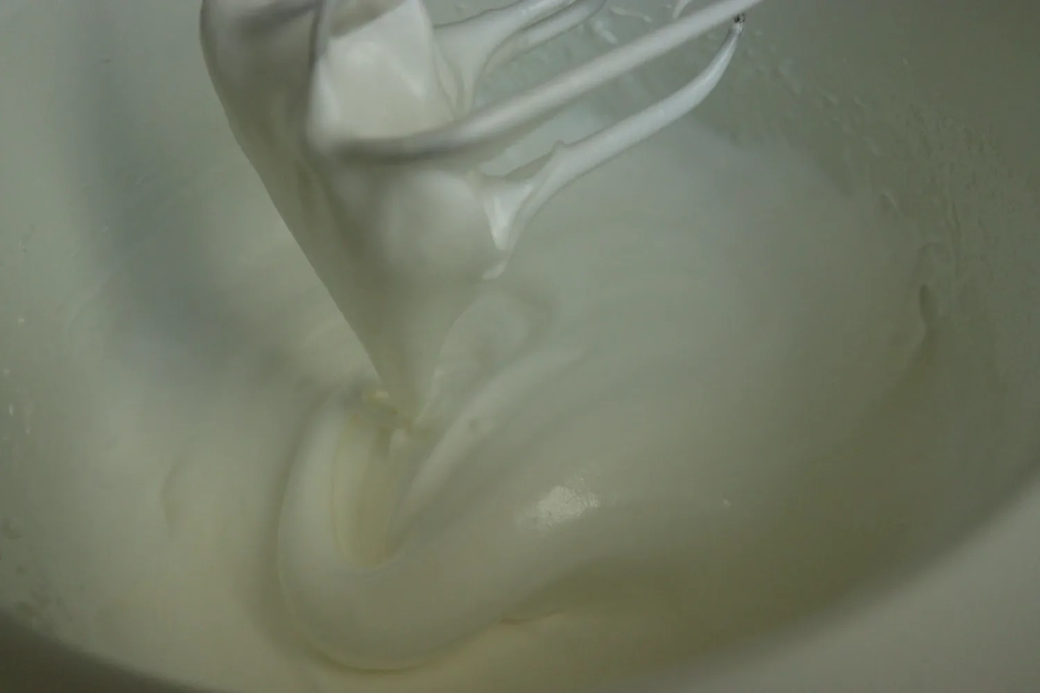 Nina's Recipes - Strawberry Biscuit Cake: meringue