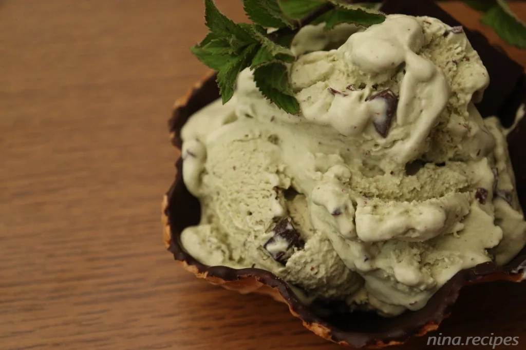Nina's Recipes: Mint Ice Cream with Chocolate Pieces (After Eight Ice Cream)
