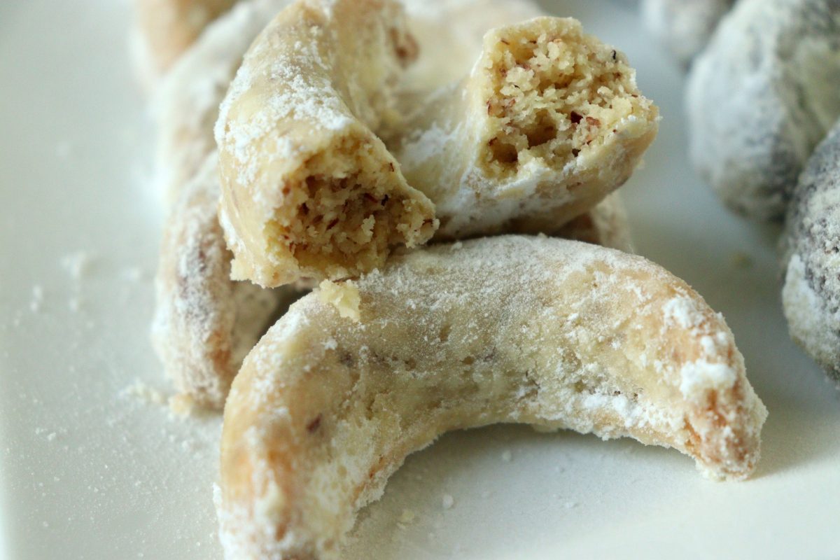 Vanillekipferl - German Vanilla Crescent Cookies which melt in your mouth