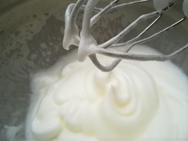 basic sponge cake: egg whites soft peak